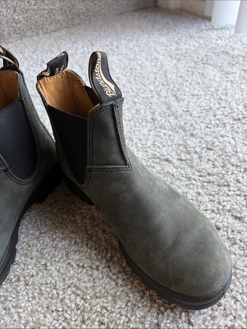 Blundstone Women’s Classic #587 boots in Rustic Black - Picture 2 of 3